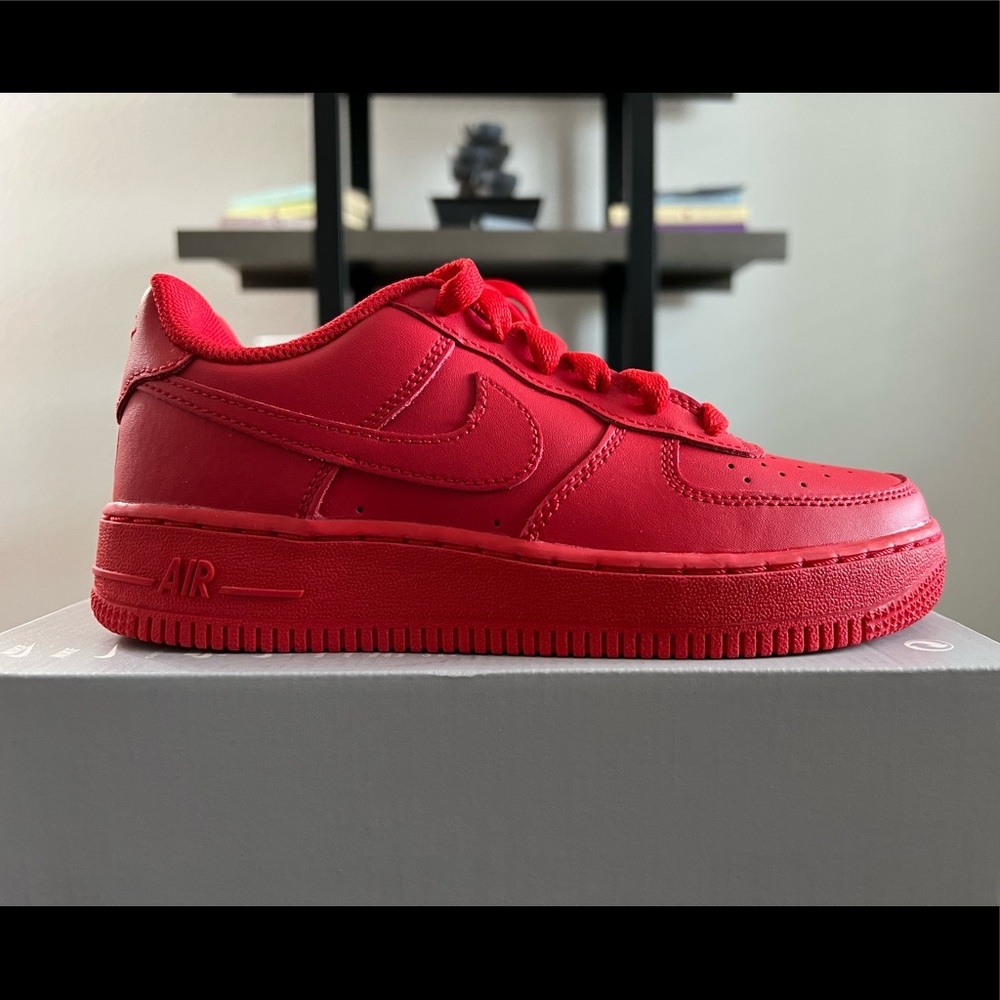 Nike Airforce 1 LV8 (GS) size 4Y/ 5.5W  university red